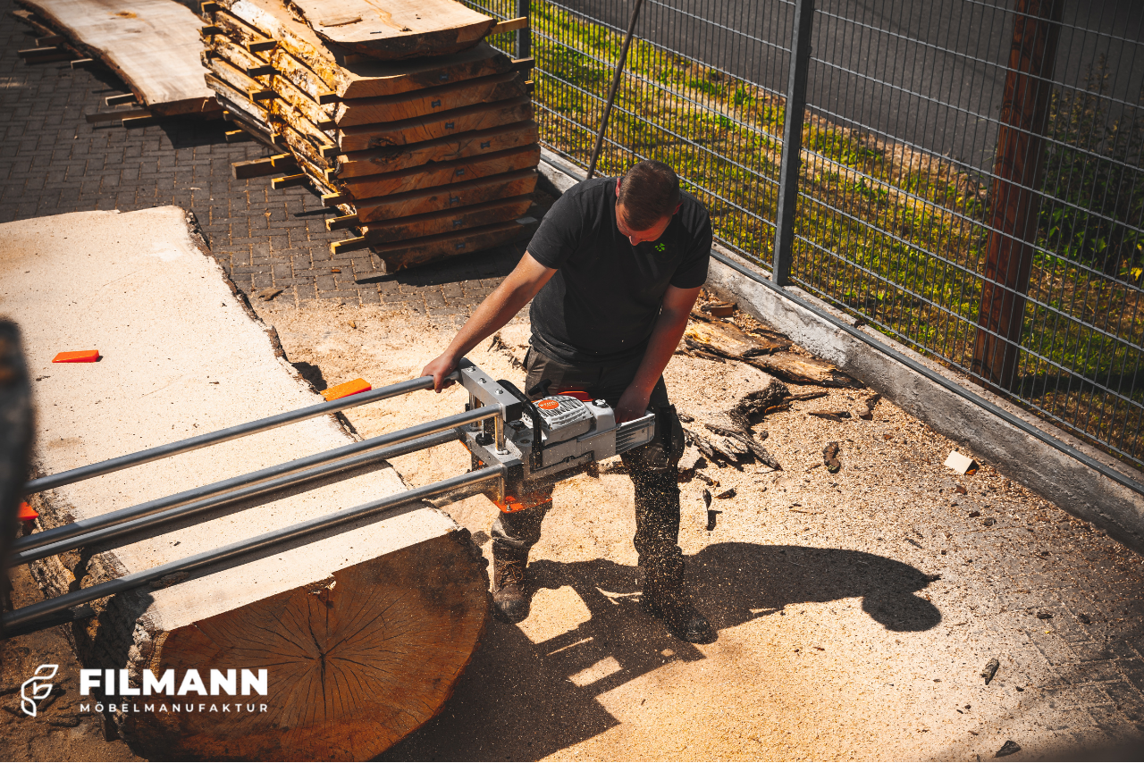 Wir arbeiten so, dass wir aus der Bohle ein kleines Stück Geschichte in einem Stück erhalten und schauen stehts, dass es deinen Ansprüchen gerecht wird.
